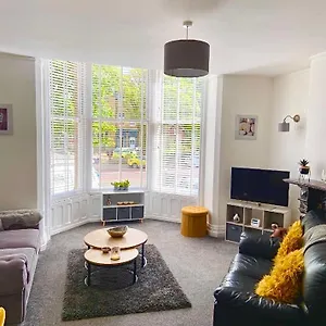 Apartment Charles Alexander Short - Clifton Drive Retreat, Lytham St Annes